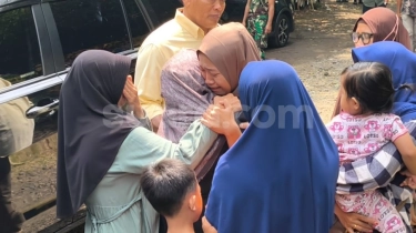 Isak Tangis Pecah di Kulon Progo, Istri Praka Farizal Romadhon Tiba di Rumah Duka