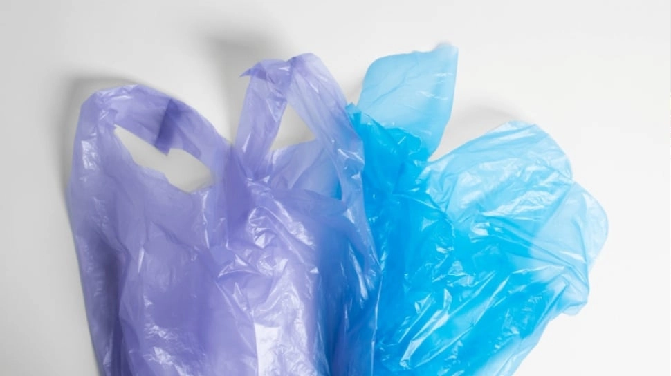 Kenapa Harga Plastik Naik? Ternyata Ini 'Biang Kerok' di Balik Layar