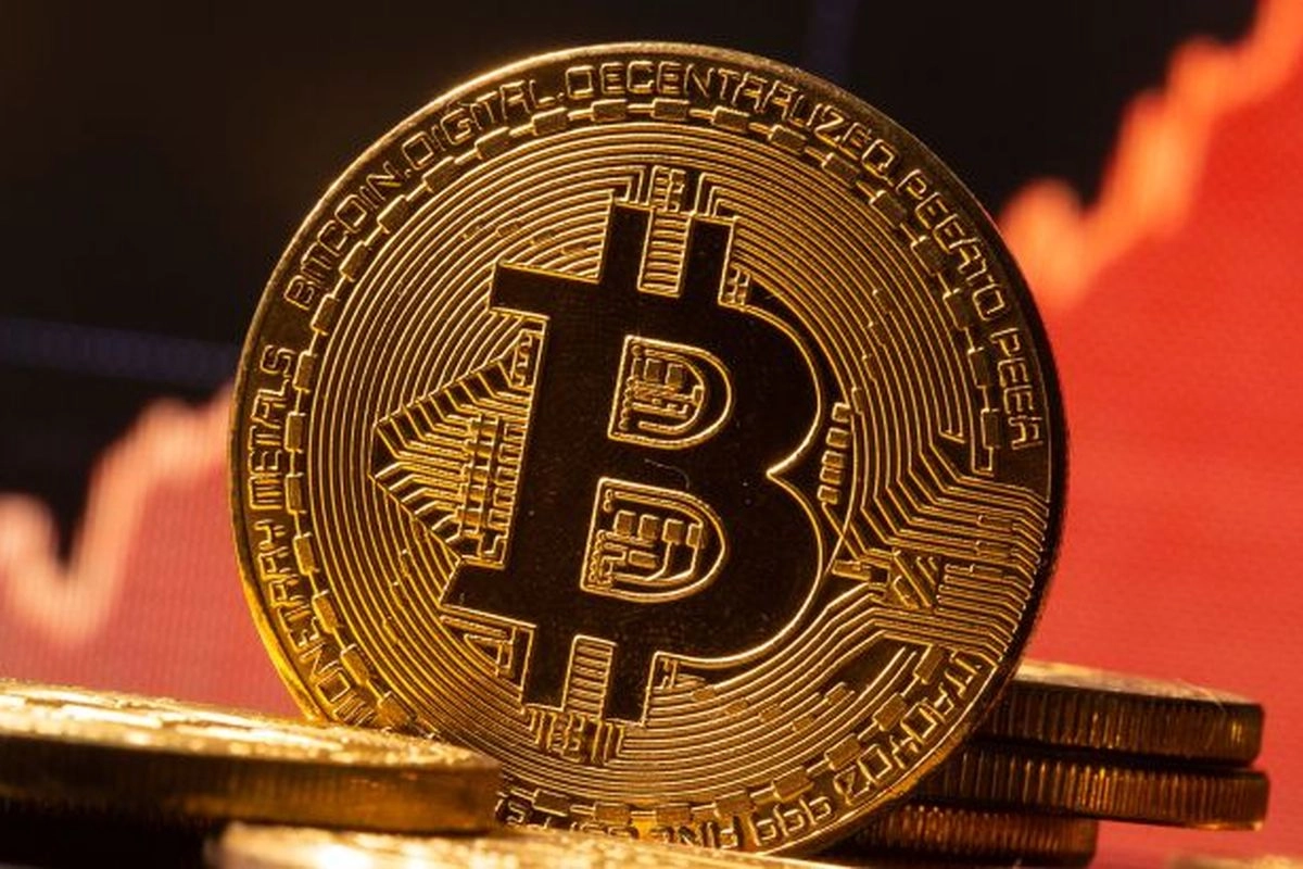 Bitcoin Terjepit Sentimen Global, Investor Besar Ramai-ramai Jual