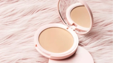 5 Pilihan Shade Bedak OMG Coverlast Two Way Cake, Tahan Minyak 8 Jam dan Hasil Flawless