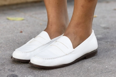6 Tips Nyaman Pakai Flatshoes untuk Usia 50+