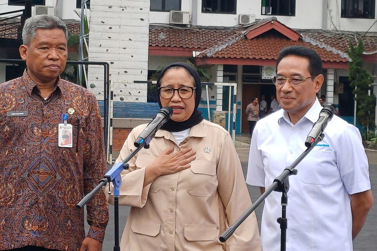 BGN Ungkap Penyebab 72 Siswa Duren Sawit Mengalami Keracunan: Makanan Tidak Segar