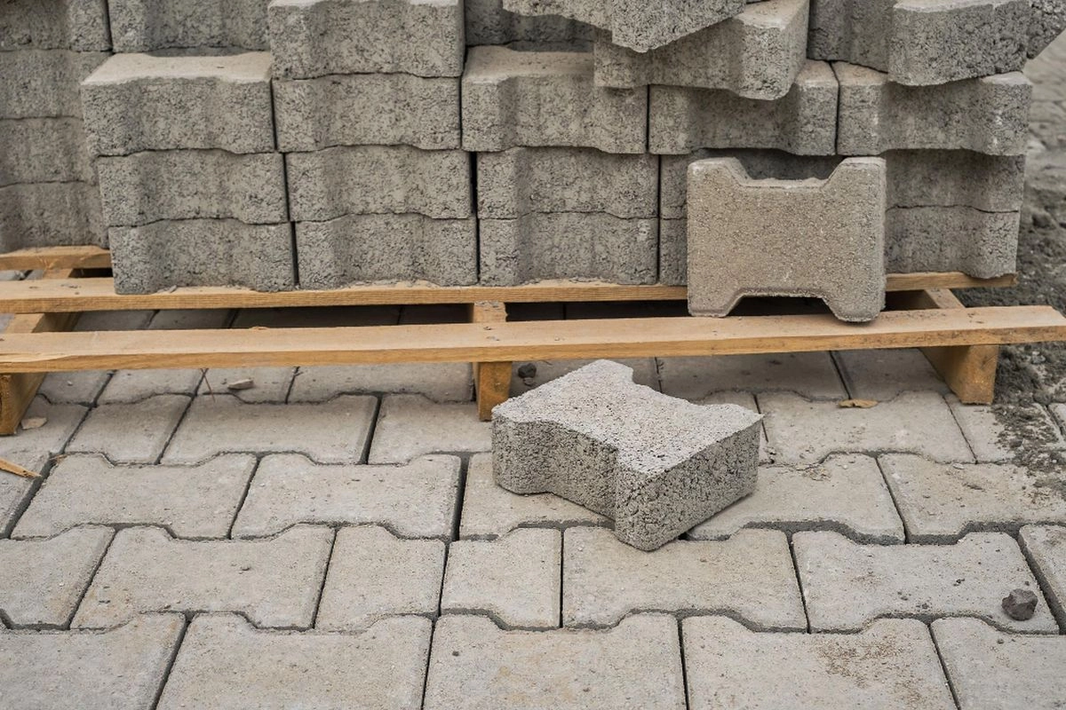 Kelebihan Paving Block Dibanding Paving Beton untuk Halaman Rumah