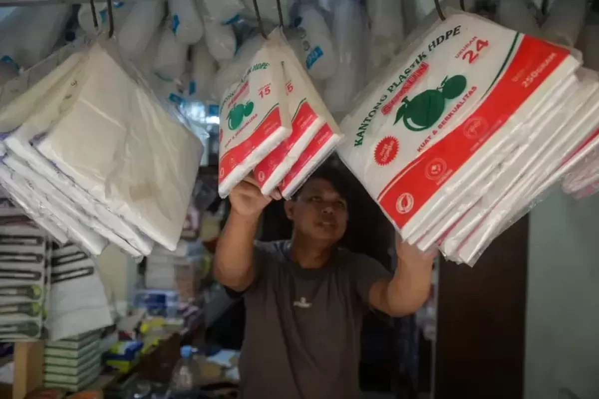Dampak Perang Iran Kian Terasa di Indonesia, Kenapa Harga Plastik Naik Tinggi?