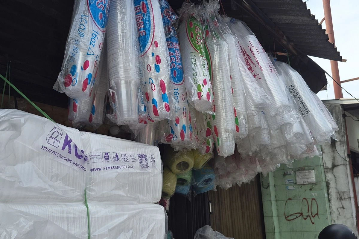 Harga Plastik Naik, Pemerintah Diminta Intervensi karena UMKM Tertekan dan Dilema