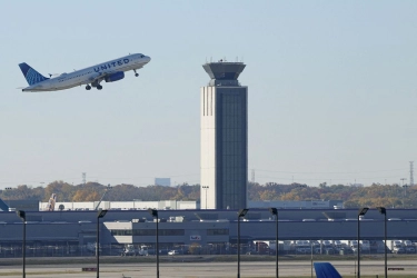 United Airlines Naikkan Biaya Bagasi karena Lonjakan Harga Avtur