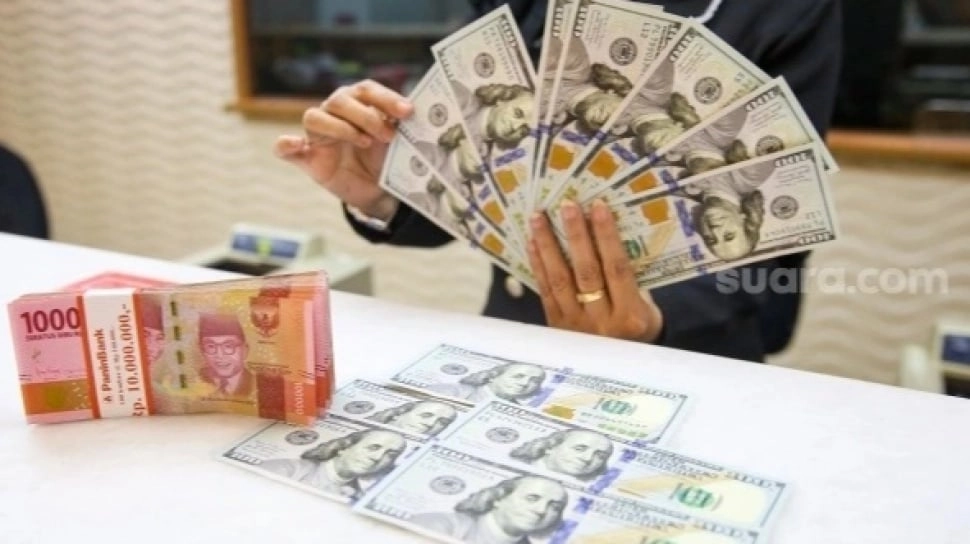 Dolar AS Naik, Rupiah Makin Anjlok ke Level Rp17.006