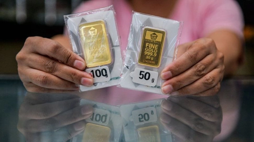 Harga Emas Antam Ambruk Rp26 Ribu