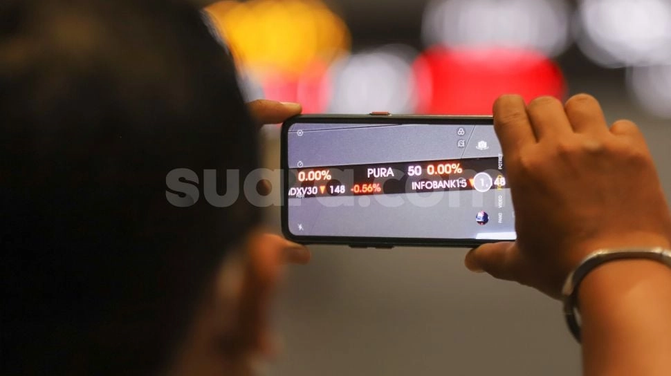 IHSG Ambruk di Senin Pagi, Bergerak ke Level 6.900