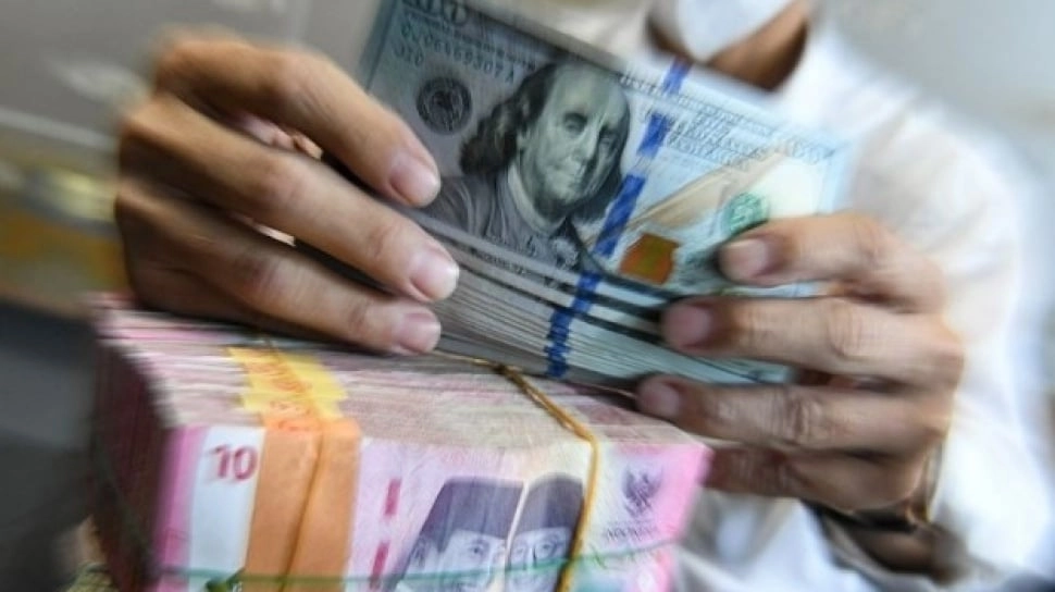 Rupiah Loyo ke Rp17.035, Defisit Anggaran hingga Isu Perang AS-Iran Jadi Biang Keladi