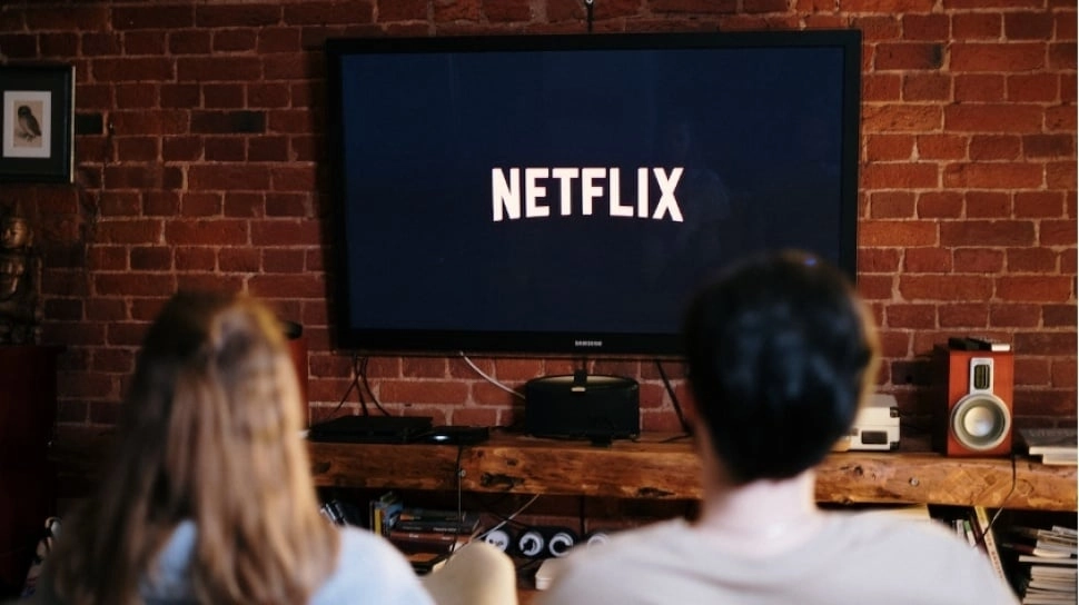 5 Rekomendasi Smart TV 43 Inci 4K Termurah, Visual Jernih dan Hemat Listrik