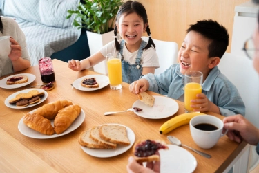 Anak BAB Setelah Makan, Normal atau Tanda Masalah Pencernaan?