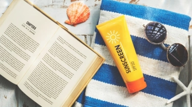 5 Rekomendasi Sunscreen SPF 50 di Bawah Rp50 Ribu untuk Semua Jenis Kulit
