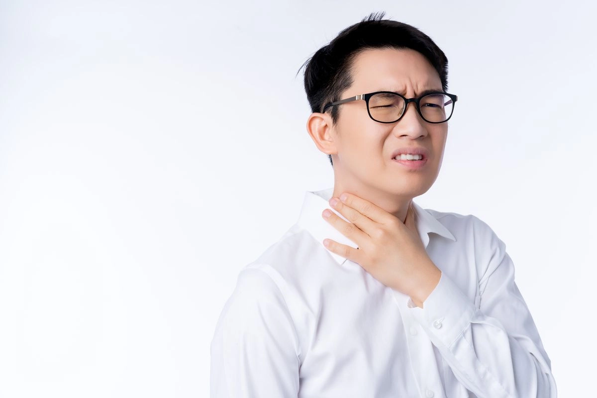 7 Penyebab Umum Sakit Tenggorokan, dari Flu hingga Asam Lambung