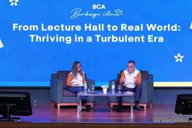 Direktur BCA Ajak Mahasiswa Siap Hadapi Dunia Kerja di Era Global