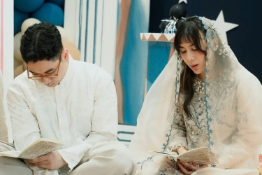 Manis dan Bersahaja, Intip 7 Detail Outfit Tasyakuran 4 Bulan Kehamilan Adinda Thomas