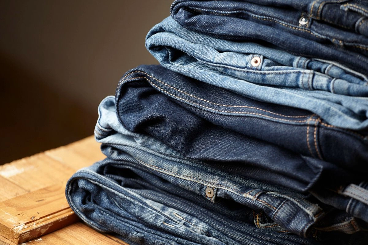 5 Tips Memakai Jeans untuk Lansia agar Tetap Nyaman dan Percaya Diri