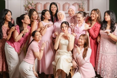 7 Detail Outfit Syifa Hadju saat Bridal Lunch, Manis dan Anggun