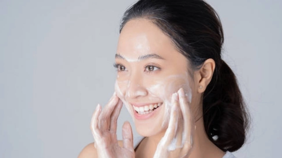 5 Sabun Cuci Muka Wardah untuk Cegah Penuaan Dini, Wajah Bersih dan Cerah