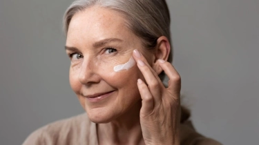 5 Urutan Skincare Pagi Hari Pakai Day Cream untuk Cegah Penuaan Dini