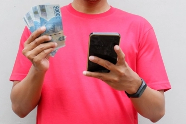 Mau Pinjam Uang di Pinjol? Ini Tips Aman dari OJK yang Perlu Dipahami