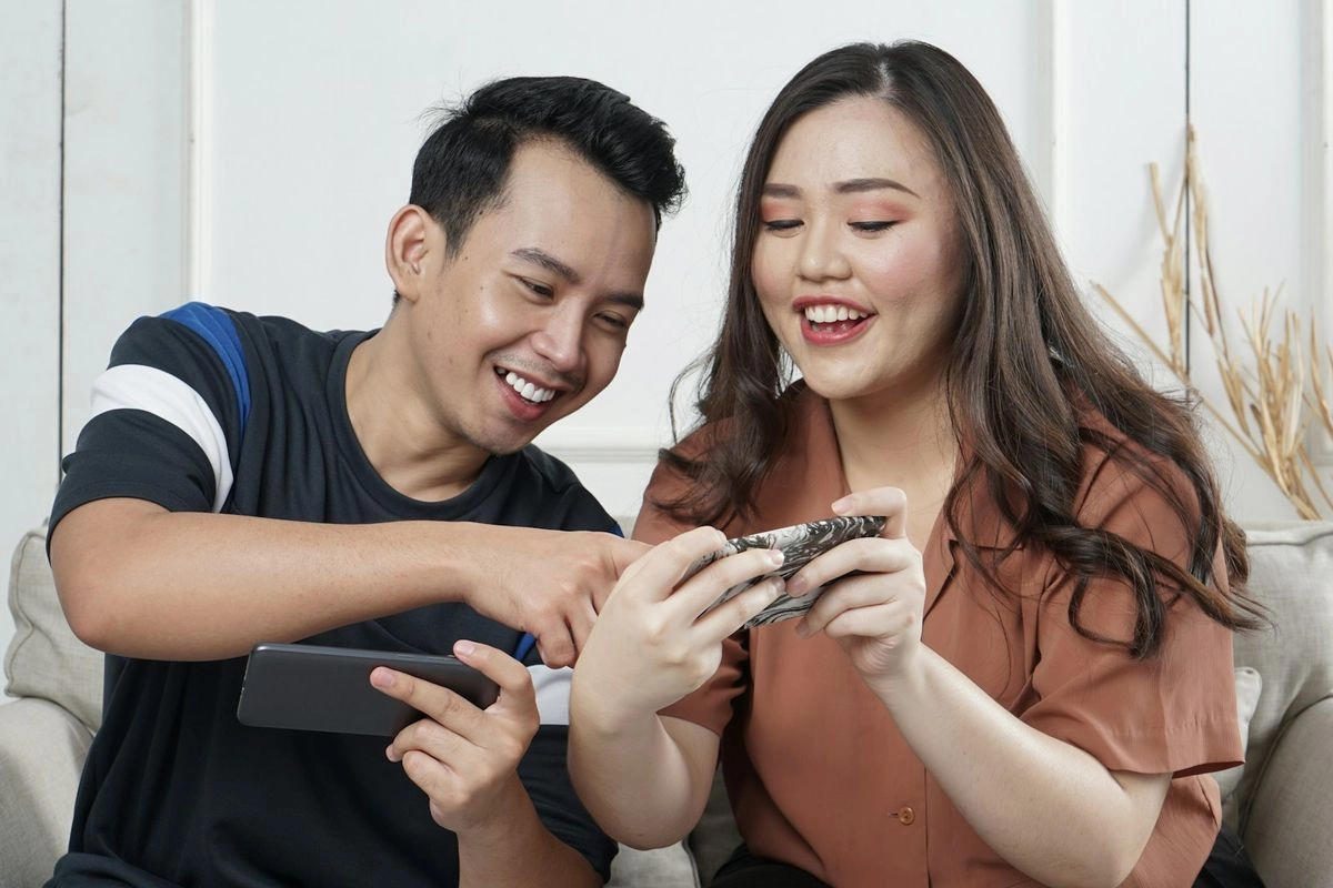 Tanda Perempuan Tertarik pada Pria yang Sering Tak Disadari