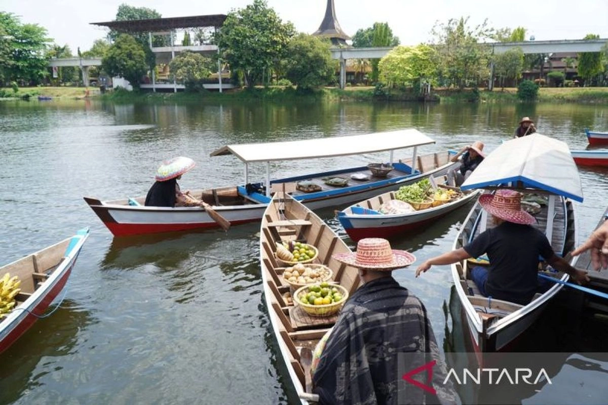 Pasar Terapung Khas Kalimantan Selatan Hadir di TMII