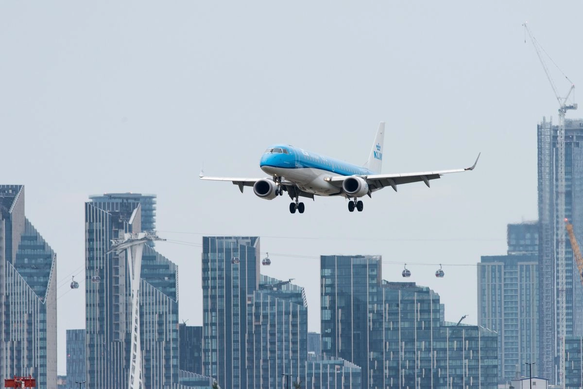 Pesawat KLM Putar Balik ke Amsterdam Usai Tabrak Burung
