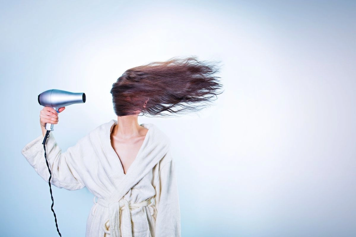 Rambut Kusam dan Sering Patah? Mungkin Kamu Melakukan 6 Kesalahan Ini