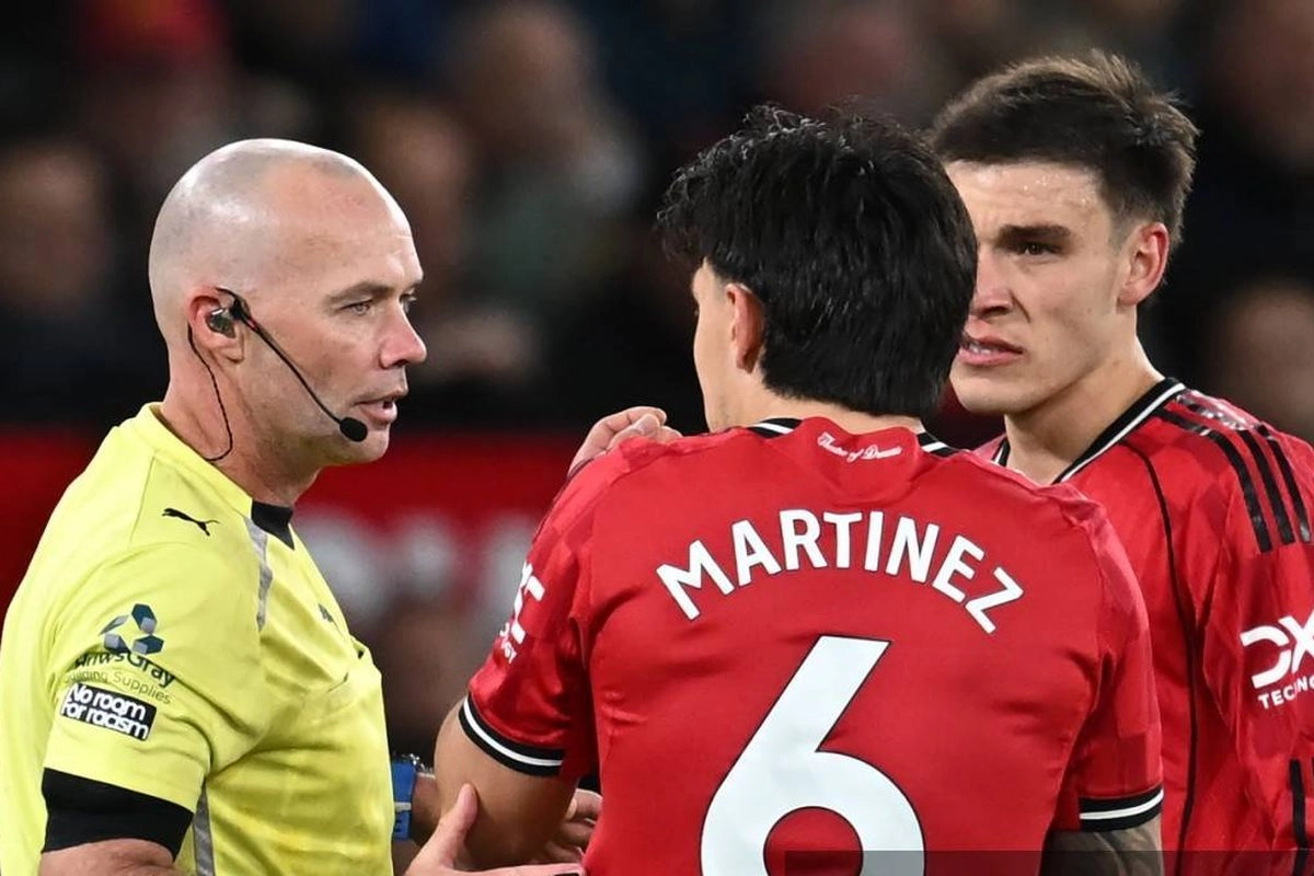 Kartu Merah Lisandro Martinez Picu Debat Legenda MU dan Liverpool