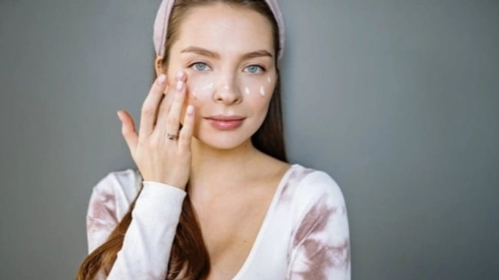 6 Urutan Skincare Pagi dengan Tone Up Cream, Kulit Cerah dan Glowing Instan