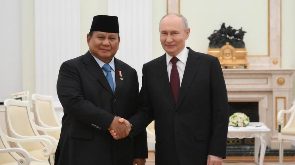 Bertukar Cinderamata, Prabowo Subianto Beri Miniatur Candi Borobudur ke Vladimir Putin