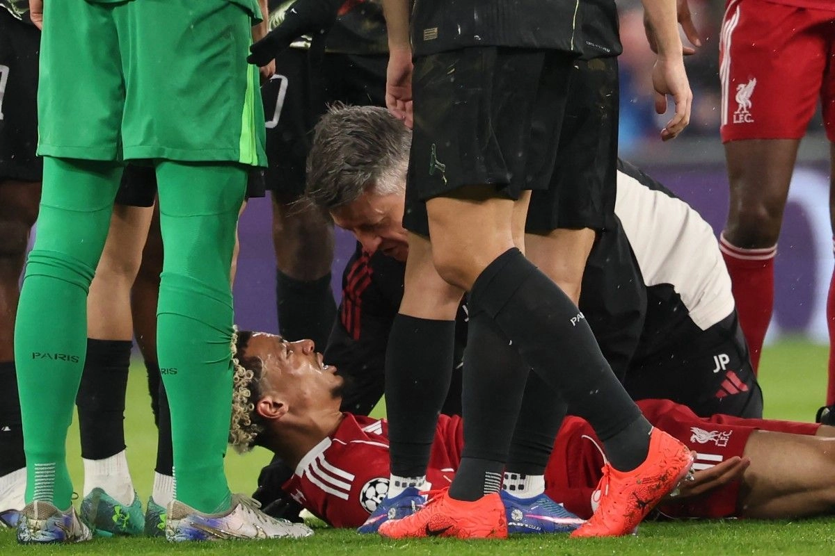 Arne Slot Ungkap Kondisi Terkini Hugo Ekitike Setelah Cedera Serius