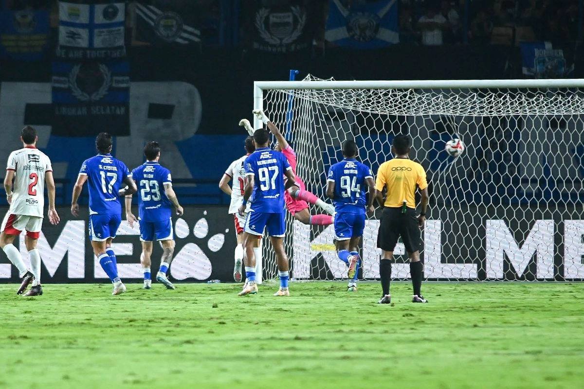 Tunda Rekor Clean Sheet Bersama Persib, Ini Reaksi Teja Paku Alam