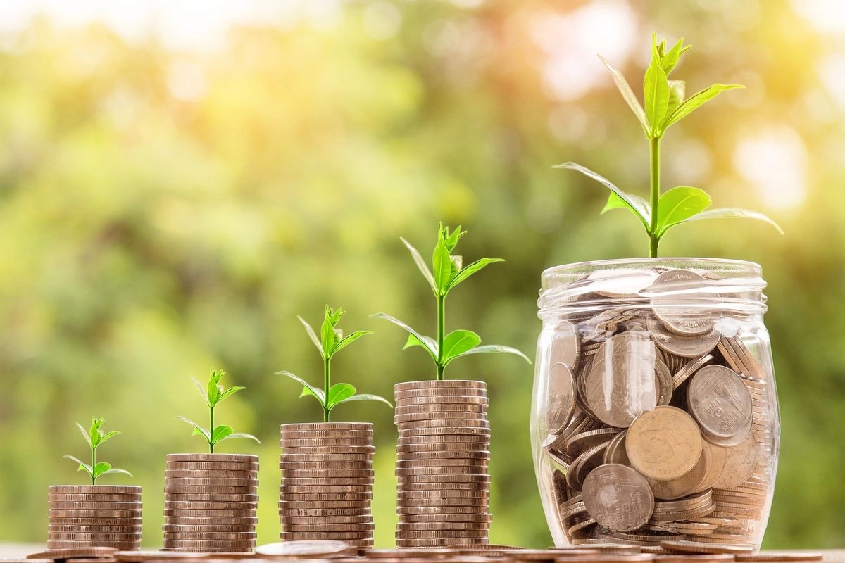 Bingung Pilih Tabungan atau Investasi? Ini Cara Menentukannya
