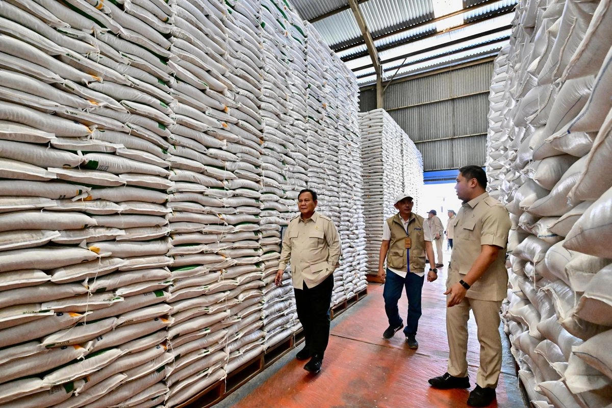 Prabowo Sidak Gudang Bulog di Magelang, Pastikan Stok Beras Aman dan Tepat Sasaran