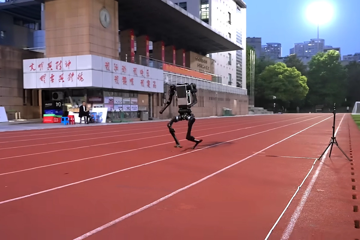 Robot Humanoid China Hampir Pecahkan Rekor Atlet Dunia