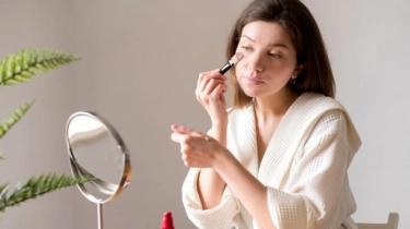 5 Rekomendasi Foundation Cair dengan Hasil Akhir Glowing Terhidrasi
