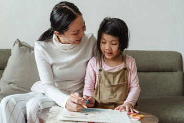 Kartini Modern Bukan Sekadar Kuat, Ini Cara Mendidik Anak Perempuan Tangguh