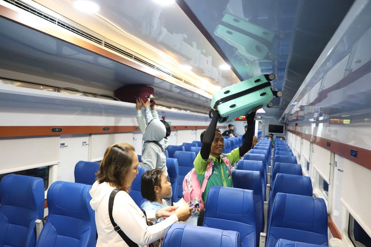 ''Traveling'' Naik Kereta Api, Kaum Hawa Bisa Nikmati Fitur ''Female Seatmap''