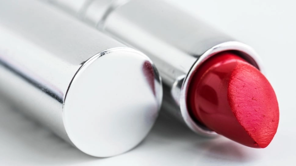 7 Pilihan Lipstik yang Awet 12 Jam, Anti Pudar Terkena Air dan Minyak