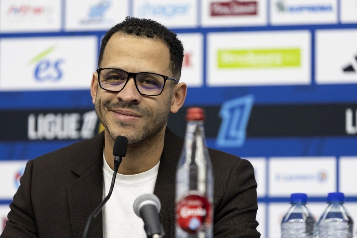 Dikontrak 6,5 Tahun, Segini Kompensasi Liam Rosenior Usai Dipecat Chelsea