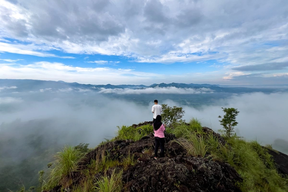 Bukit Kraguman, Spot Lautan Awan di Wonogiri yang Cuma Perlu Jalan Kaki 1 Menit
