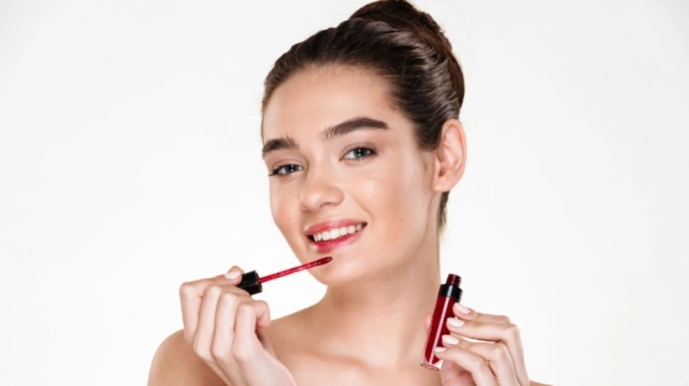 5 Lip Tint yang Stain-nya Tahan Lama, Murah dan Tak Bikin Bibir Kering