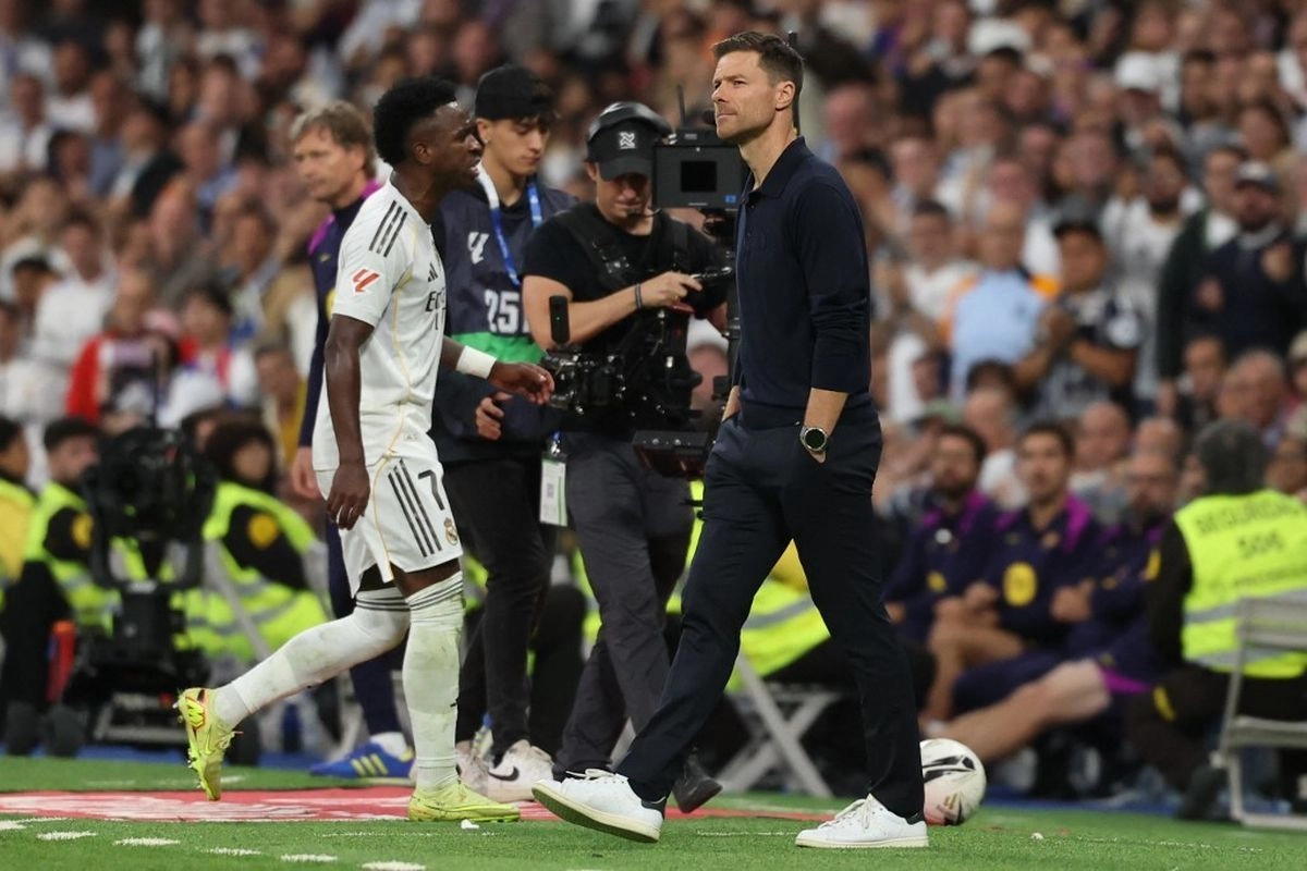 Akar Perselisihan Xabi Alonso dengan Vinicius Junior di Real Madrid