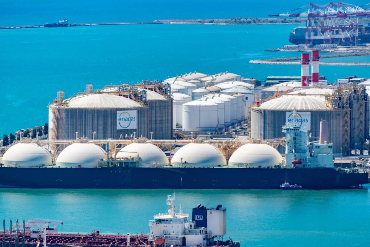 Persaingan Memanas, China Kirim Kapal LNG Terbesar