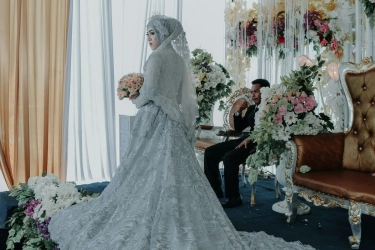 Pilih Gaun Pengantin Tak Cuma Indah, Sesuaikan dengan Lokasi Acara