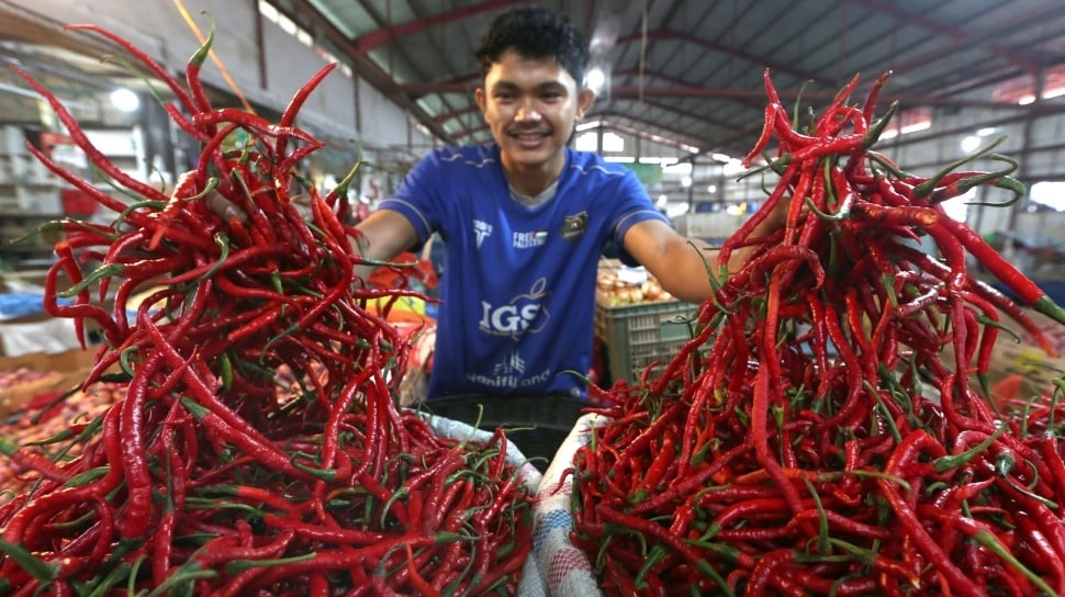 Harga Bawang dan Cabai Kompak 'Terbang' Hari Ini
