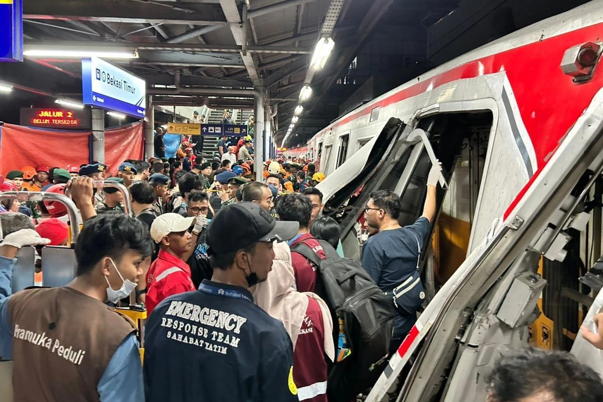 Media Asing Ramai Bahas Tabrakan Kereta di Stasiun Bekasi Timur