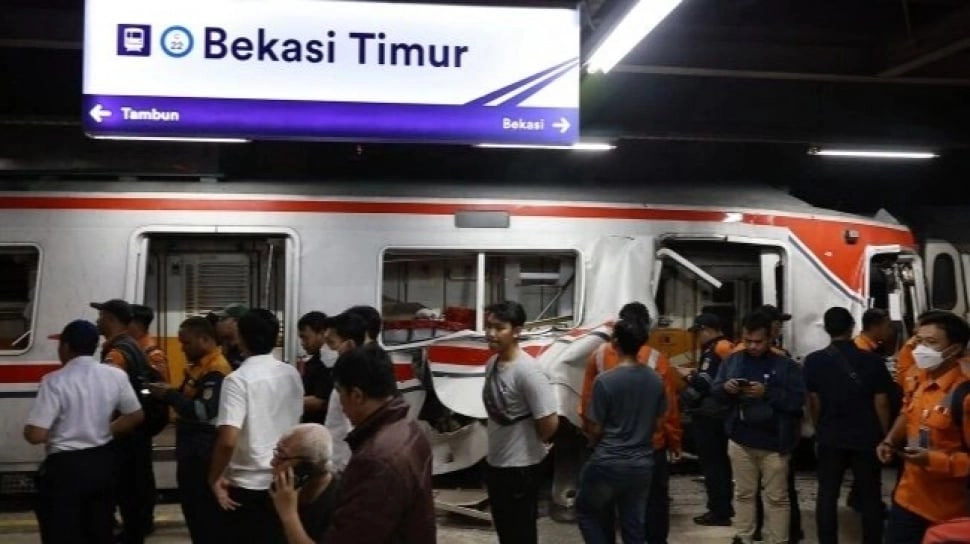 Kronologi Lengkap Tabrakan Kereta di Bekasi, Berawal dari Taksi Mogok
